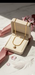 Elegant Noir Essence Necklace