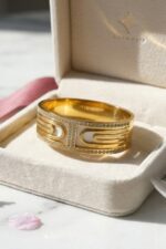 Beautiful Aura Paperclip bangle