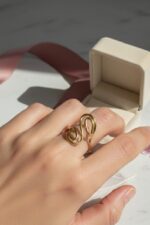 Fency Abstract "S"Sculpture Ring - Image 4