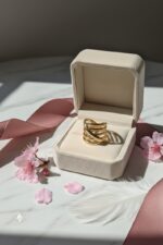 Beautiful criss cross statment ring