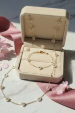 Pearl Daisy Floral Necklace & Bracelet Set