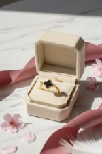 Double_sided White Black Crystal Clover Ring