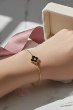 Double Sided Elegant Four Leaf Motif Braclet - Image 4